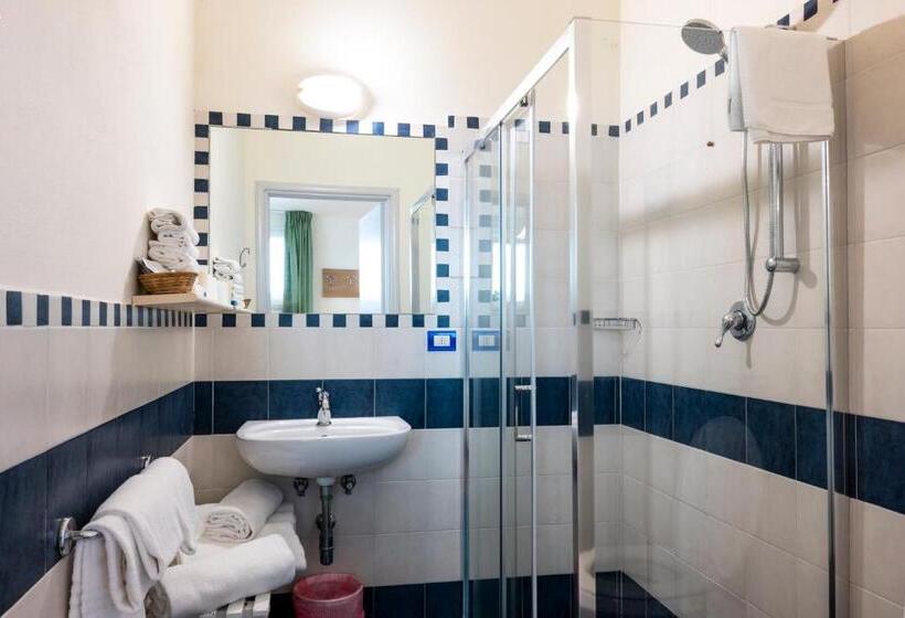 １階の１ベッドルームアパートメント, Sylvia