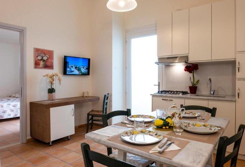 １階の１ベッドルームアパートメント, Sylvia