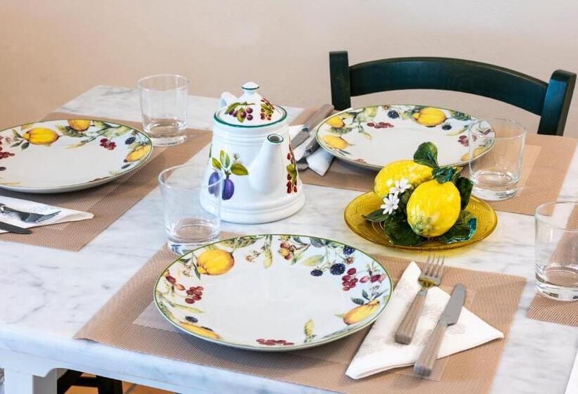 １階の１ベッドルームアパートメント, Sylvia