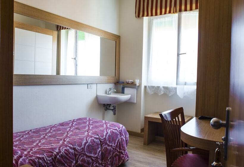 スタンダードシングルルーム, Sylvia