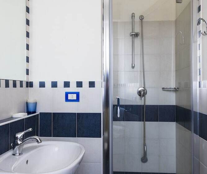 スタンダードシングルルーム, Sylvia