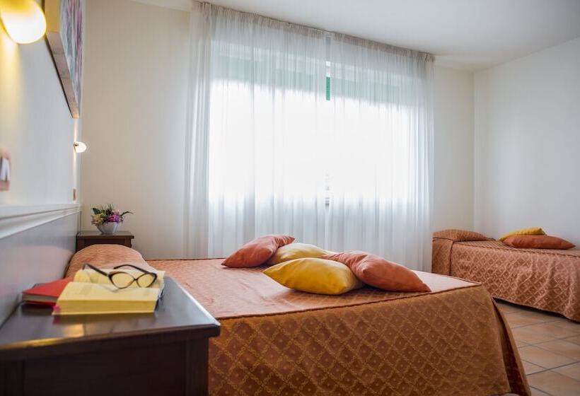 スタンダードトリプルルーム, Sylvia