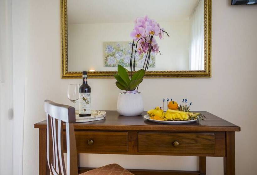 スタンダードトリプルルーム, Sylvia