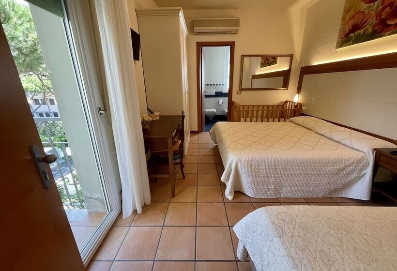 スタンダードトリプルルーム, Sylvia