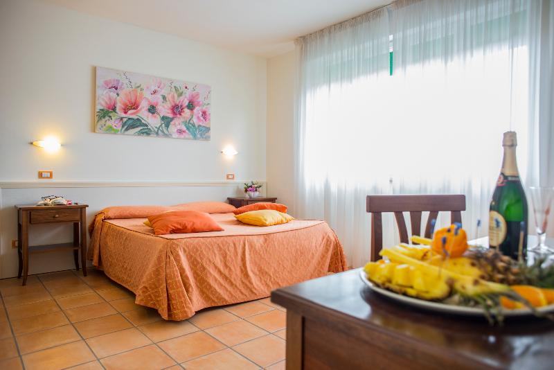 スタンダードトリプルルーム, Sylvia