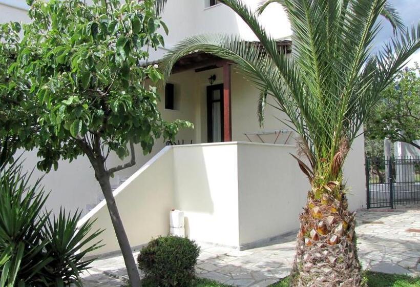 استودیوی استاندارد, Palirria Hotel & Studios