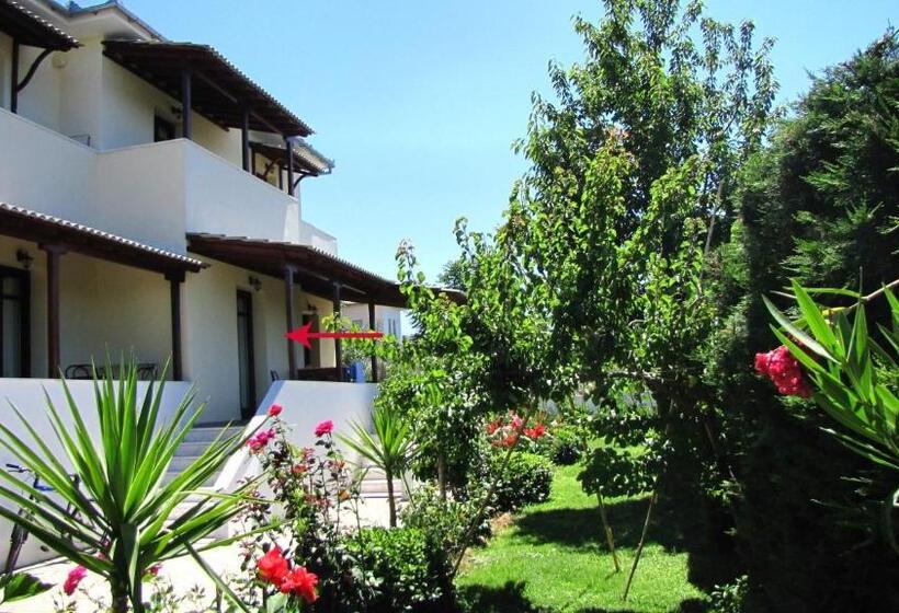 スタンダードスタジオ, Palirria Hotel & Studios