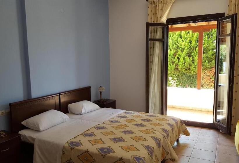 استودیوی استاندارد, Palirria Hotel & Studios
