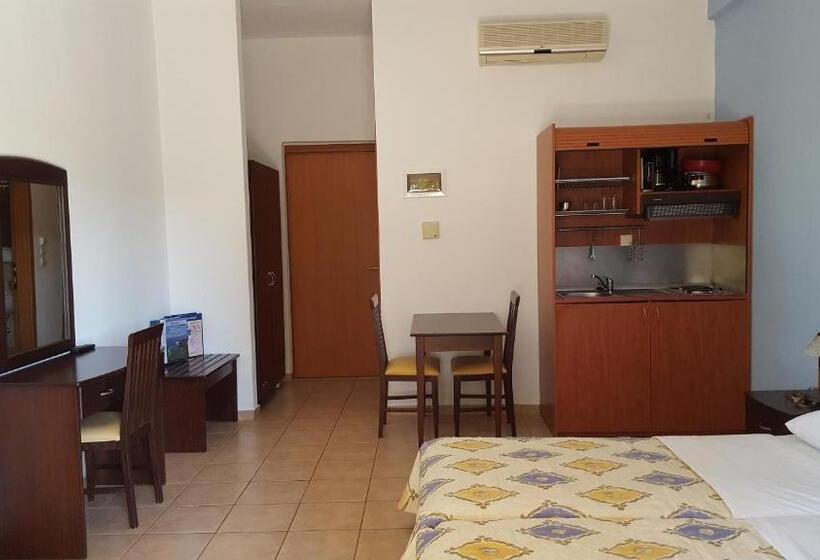 スタンダードスタジオ, Palirria Hotel & Studios