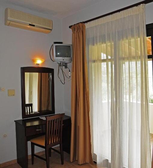 プールの見える１ベッドルームアパートメント, Palirria Hotel & Studios