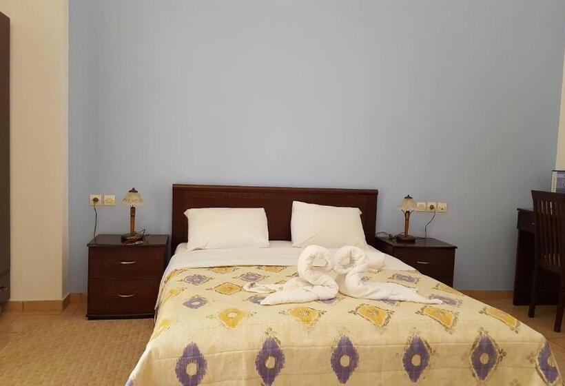 استودیوی استاندارد, Palirria Hotel & Studios