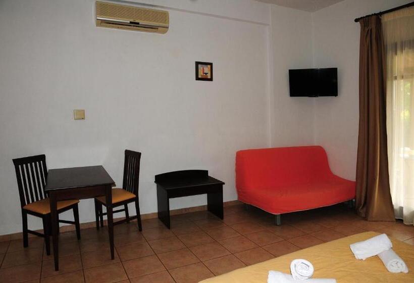 スタンダードスタジオ, Palirria Hotel & Studios