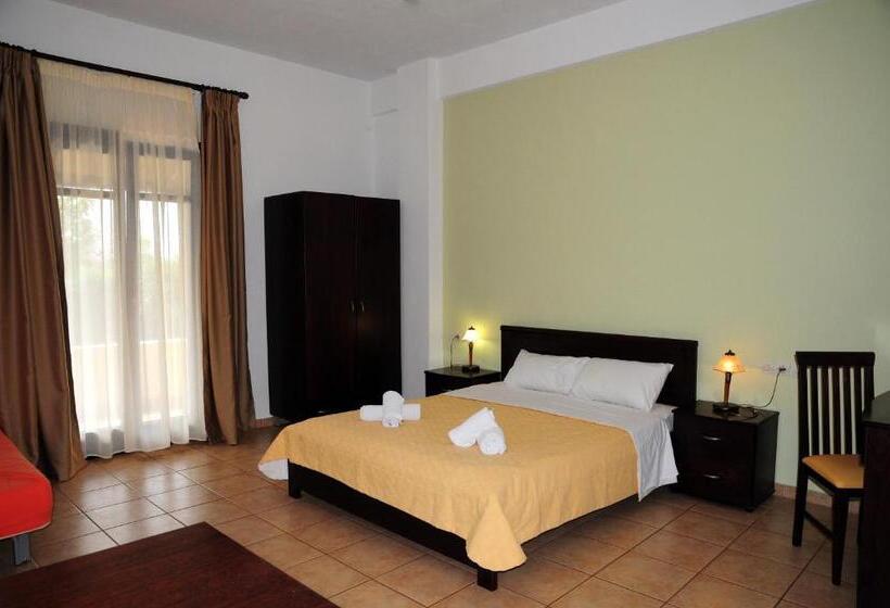 スタンダードスタジオ, Palirria Hotel & Studios