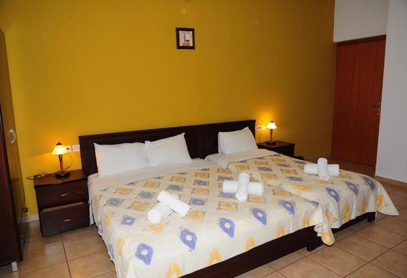 استودیوی استاندارد, Palirria Hotel & Studios