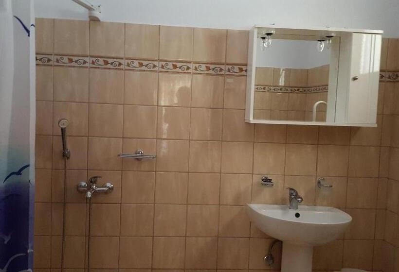 スタンダードスタジオ, Palirria Hotel & Studios