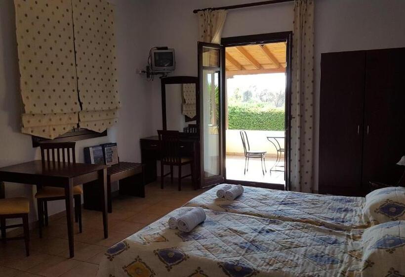 スタンダードスタジオ, Palirria Hotel & Studios