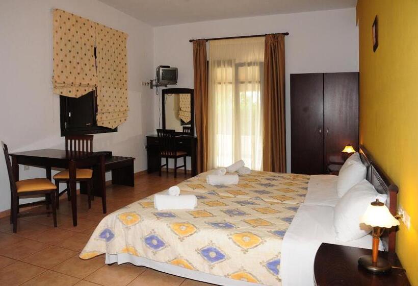 スタンダードスタジオ, Palirria Hotel & Studios