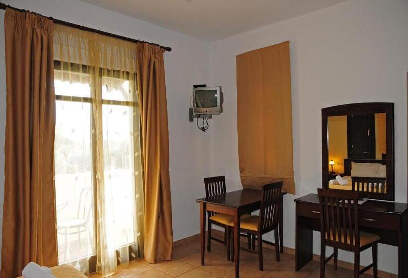 スタンダードスタジオ, Palirria Hotel & Studios