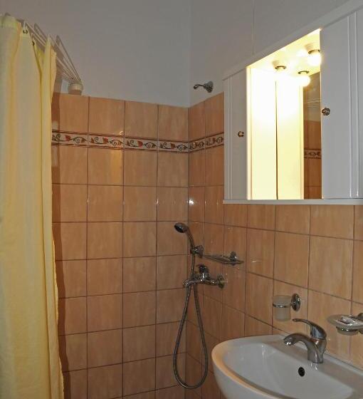 استودیوی استاندارد, Palirria Hotel & Studios