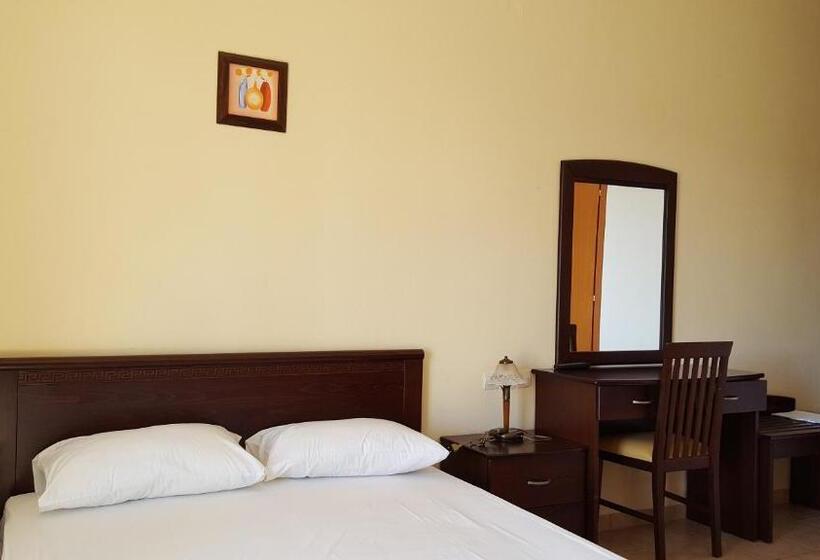 スタンダードスタジオ, Palirria Hotel & Studios