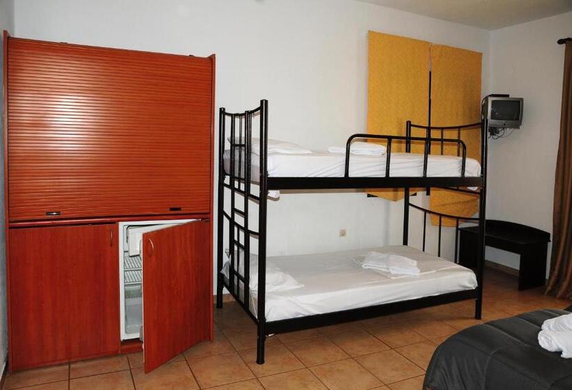 スタンダードスタジオ, Palirria Hotel & Studios