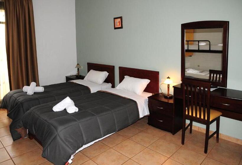 スタンダードスタジオ, Palirria Hotel & Studios