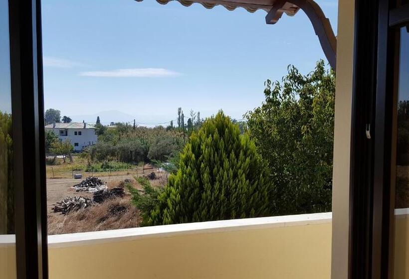 スタンダードスタジオ, Palirria Hotel & Studios