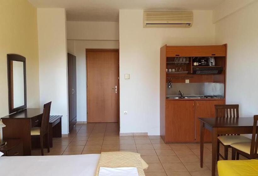 スタンダードスタジオ, Palirria Hotel & Studios