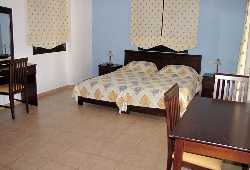 スタンダードスタジオ, Palirria Hotel & Studios