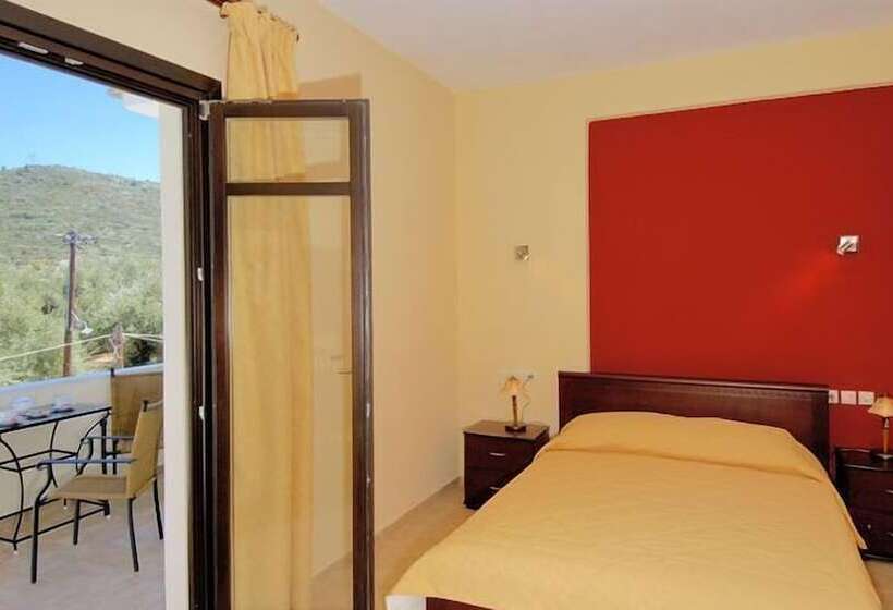 استودیوی استاندارد, Palirria Hotel & Studios