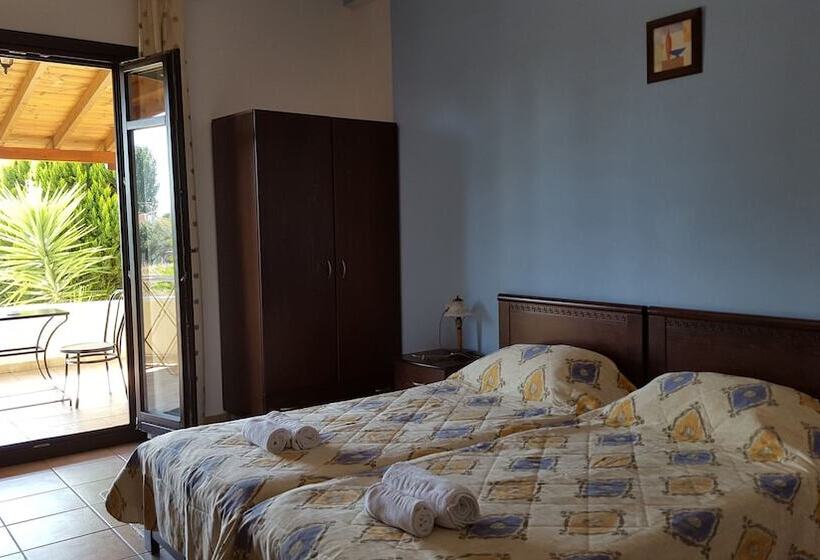 スタンダードスタジオ, Palirria Hotel & Studios