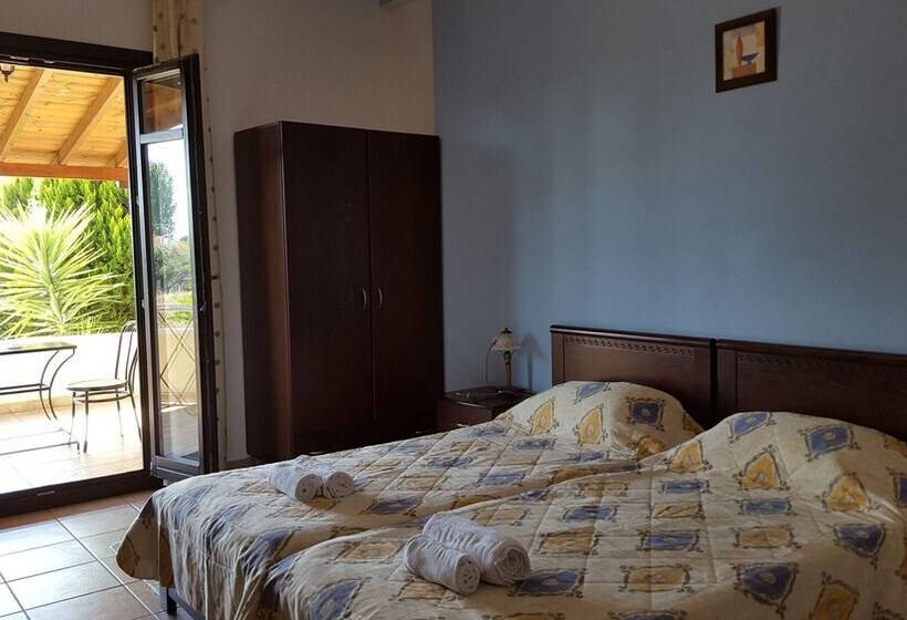 スタンダードスタジオ, Palirria Hotel & Studios