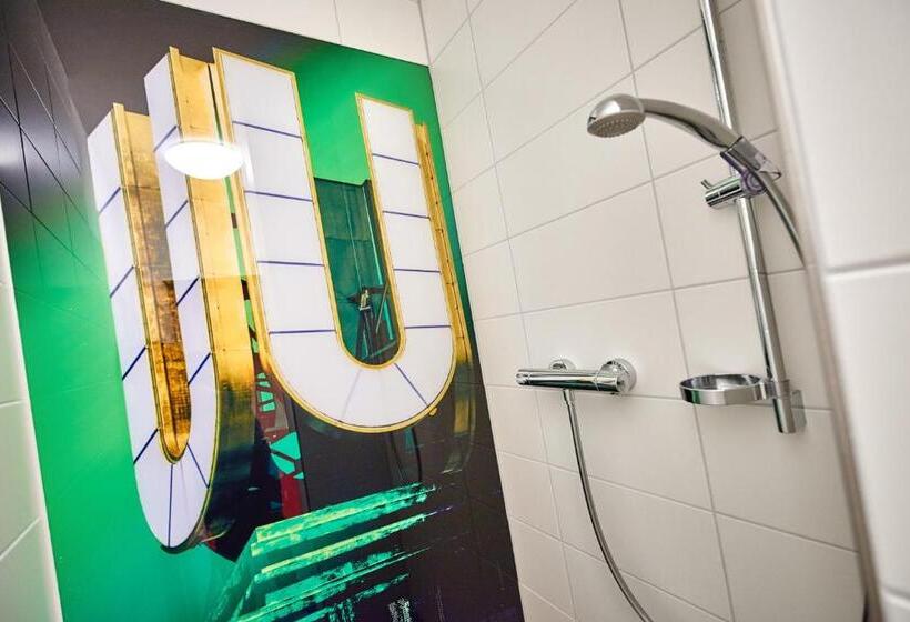 חדר סטנדרט לשלושה עם חדר אמבטיה משוף, Djh Jugendgästehaus Adolph Kolping