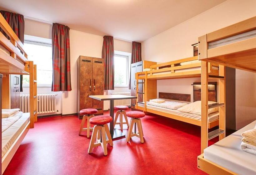 חדר סטנדרט לשלושה עם חדר אמבטיה משוף, Djh Jugendgästehaus Adolph Kolping