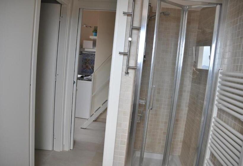 شقة غرفة واحدة مطلة على البحر, Residence Borgo Punta Villa