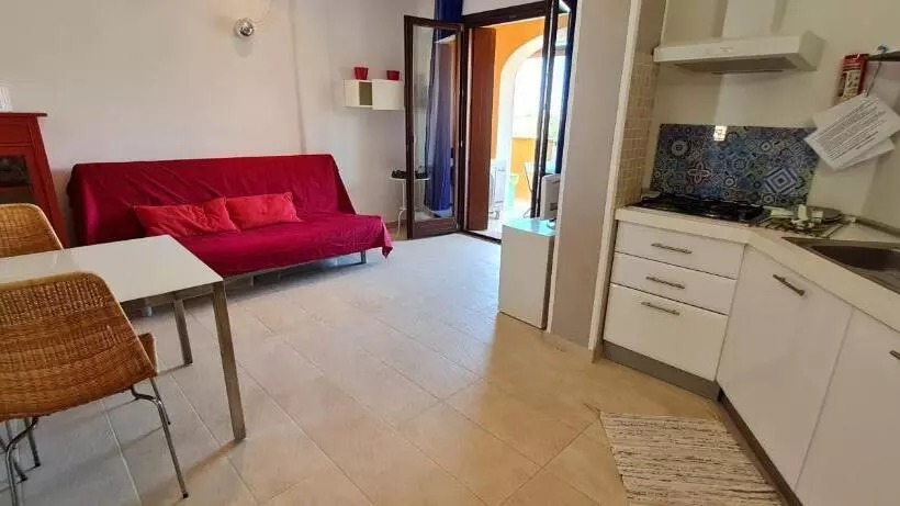 Huoneisto 1 Makuuhuone Allasnäkymä, Residence Borgo Punta Villa