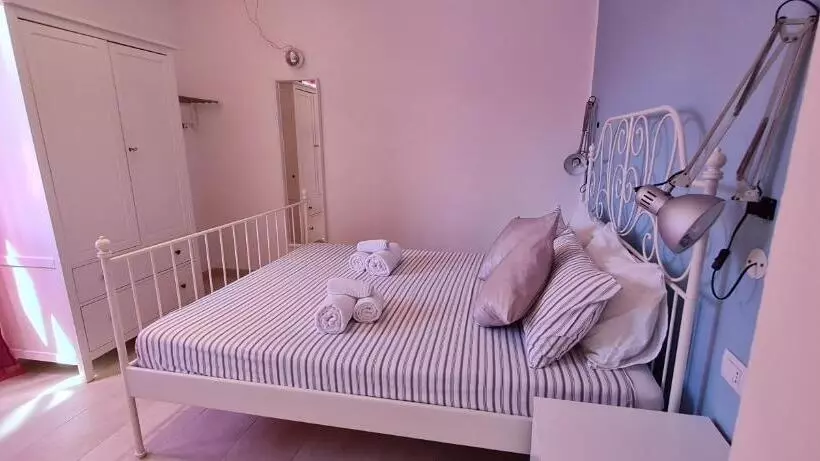 Huoneisto 1 Makuuhuone Allasnäkymä, Residence Borgo Punta Villa