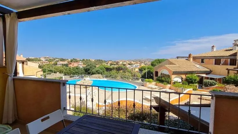 Huoneisto 1 Makuuhuone Allasnäkymä, Residence Borgo Punta Villa