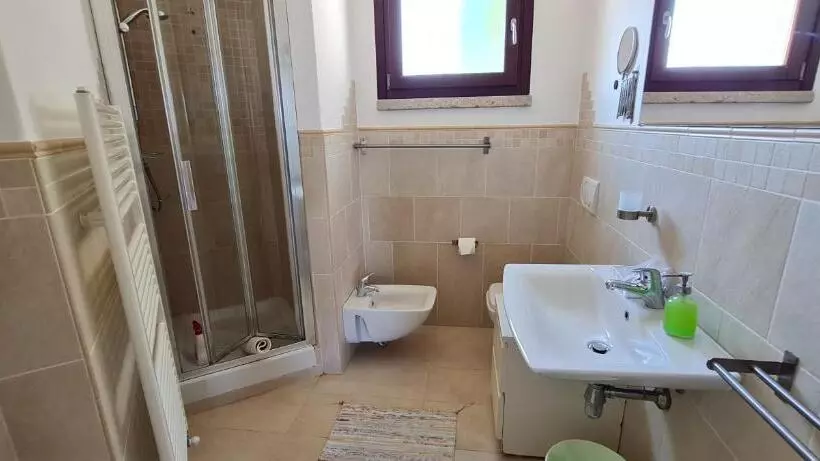 Huoneisto 1 Makuuhuone Allasnäkymä, Residence Borgo Punta Villa