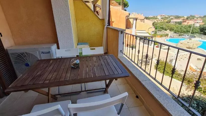 Huoneisto 1 Makuuhuone Allasnäkymä, Residence Borgo Punta Villa