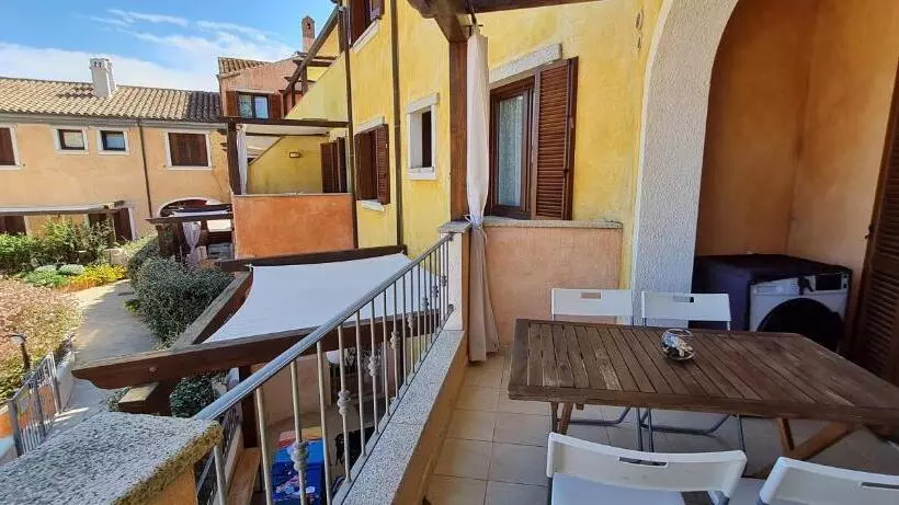Huoneisto 1 Makuuhuone Allasnäkymä, Residence Borgo Punta Villa