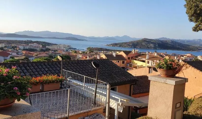 Huoneisto 2 Makuuhuonetta Merinäkymä, Residence Borgo Punta Villa