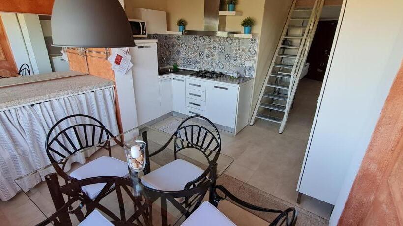 شقة غرفة واحدة مطلة على البحر, Residence Borgo Punta Villa