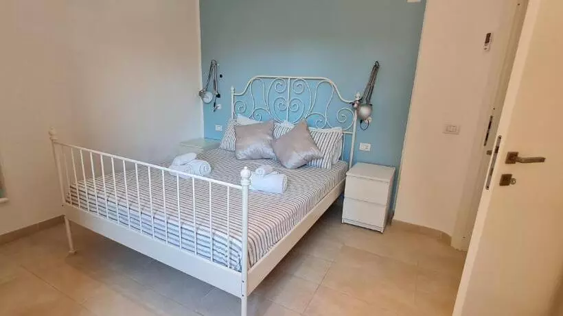 Huoneisto 1 Makuuhuone Allasnäkymä, Residence Borgo Punta Villa