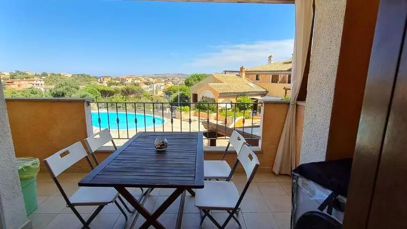 Huoneisto 1 Makuuhuone Allasnäkymä, Residence Borgo Punta Villa