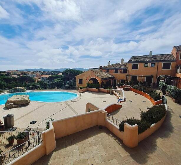 آپارتمان 1 خوابه با چشم‌انداز استخر, Residence Borgo Punta Villa