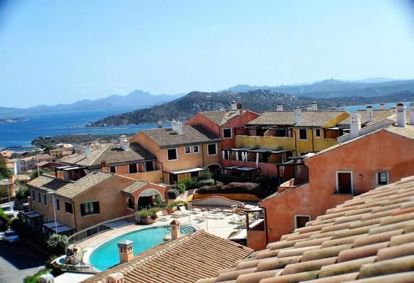 Huoneisto 1 Makuuhuone Allasnäkymä, Residence Borgo Punta Villa