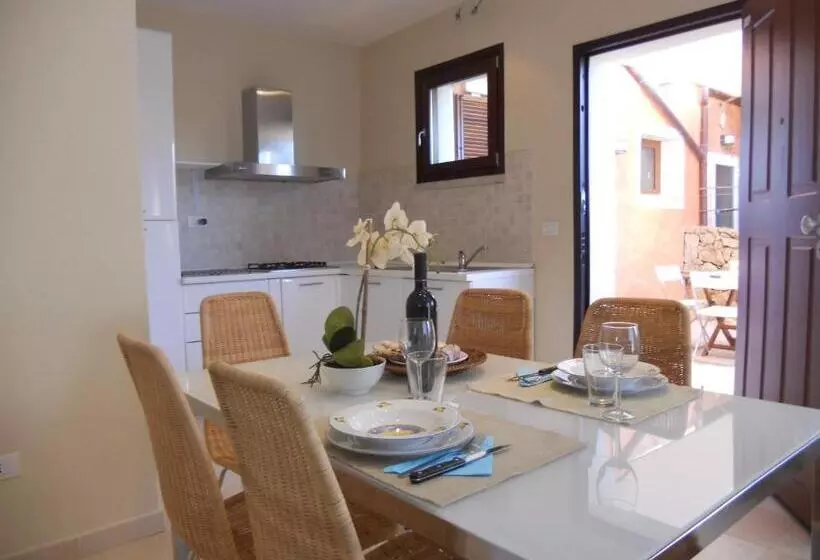 Huoneisto 2 Makuuhuonetta, Residence Borgo Punta Villa