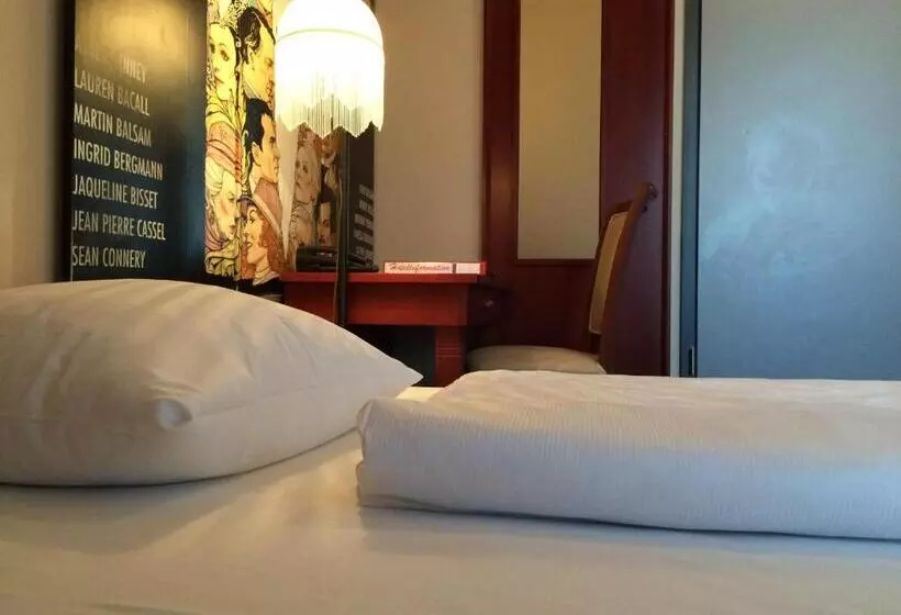 اتاق استاندارد یک نفره, Cinehotel Maroni