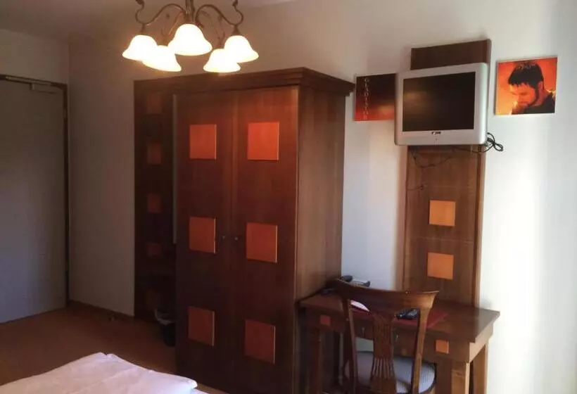 اتاق استاندارد یک نفره, Cinehotel Maroni